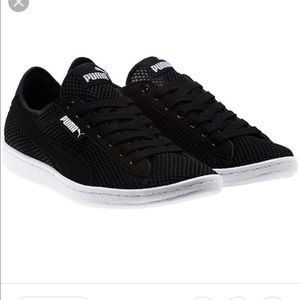 New without tags women’s black puma shoes